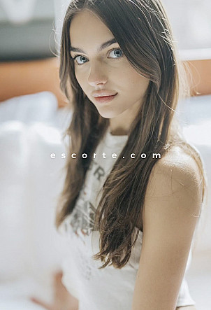 HATTIE - Girl escort Paris