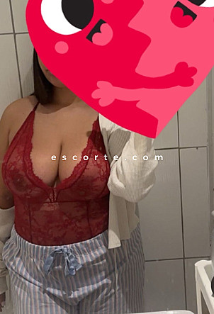 Leamarseille - Girl escort Marseille