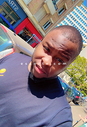 Tipain - Males escort Paris