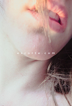 Un Moment avec Clea - Girl escort Istres