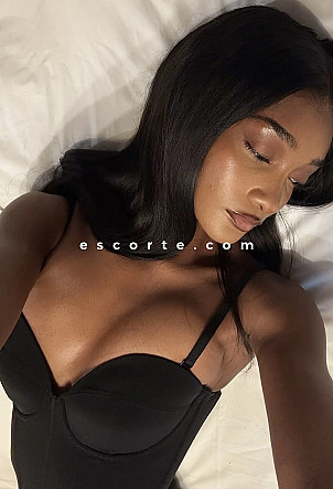 Maya - Girl escort Paris