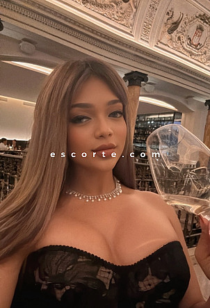 Noa Aliya - Girl escort Paris