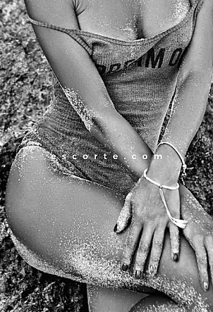 Juliette - Girl escort Aix-en-Provence