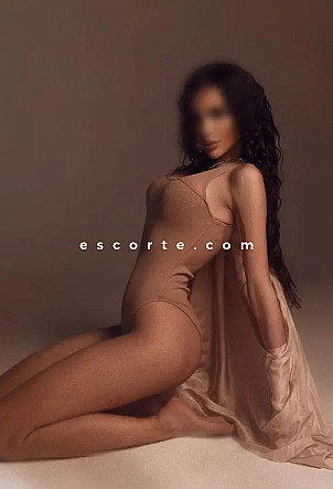 Mayalatina - Girl escort Paris