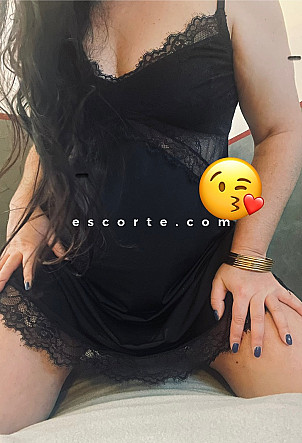 Mia - Girl escort Montpellier