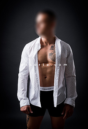 Logan - Males escort Paris