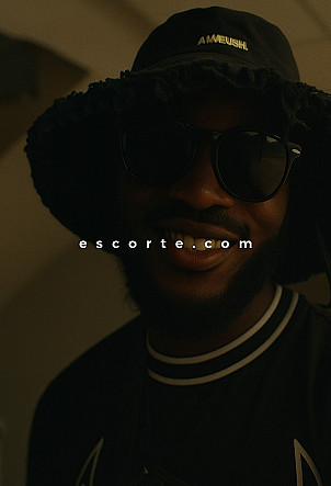 Issa - Males escort Châlons-en-Champagne