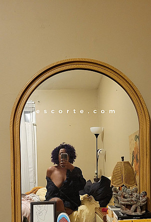 Cool girl - Girl escort Marseille