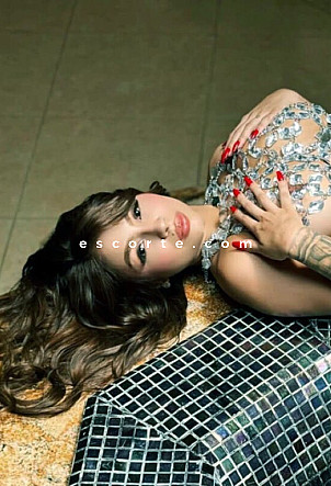 Rose - Girl escort Paris
