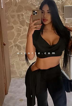 Lesa - Girl escort Paris