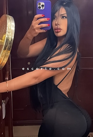 Lesa - Girl escort Paris