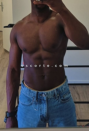 Black sportif - Males escort Cannes