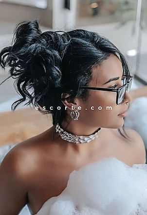 Livia - Girl escort Rouen
