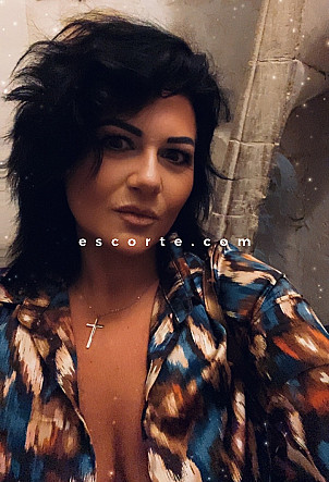 Annapiu - Girl escort Marseille