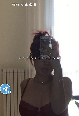Esmea - Girl escort Montpellier