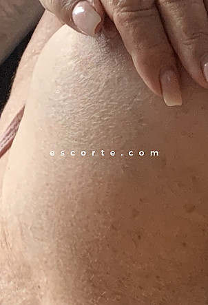 Plume - Girl escort Marseille