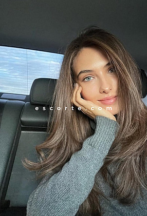 GENOVEVA - Girl escort Paris