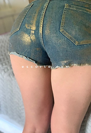 Juliahh - Girl escort Laval