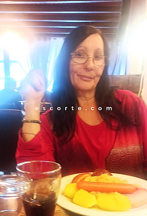 Nanoue - Girl escort Besançon