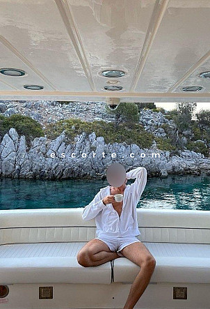Leandro - Males escort Lyon