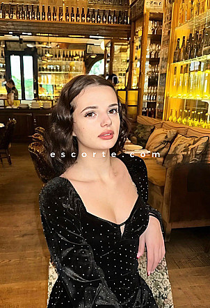 Margo - Girl escort Paris