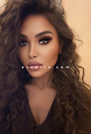 Annie - Girl escort Paris