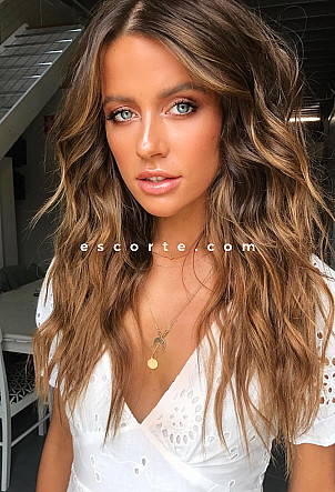 FANNY - Girl escort Paris