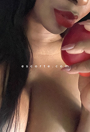 Camlila - Girl escort Paris