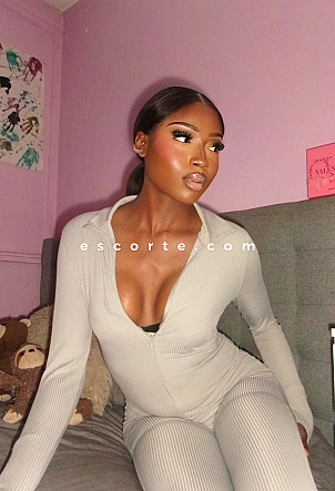 Azaela - Girl escort Paris