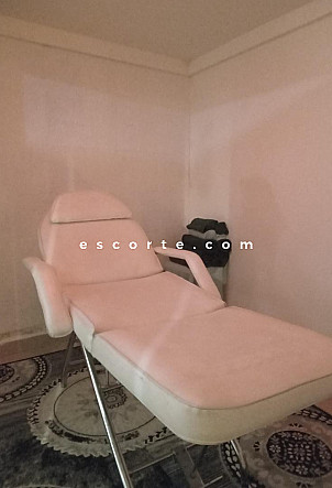 Lara - Girl escort Romainville