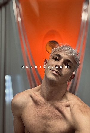 RafaelLuxxx - Males escort Paris
