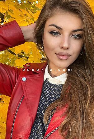 POLLY - Girl escort Paris