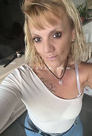 Magalie - Girl escort Calais