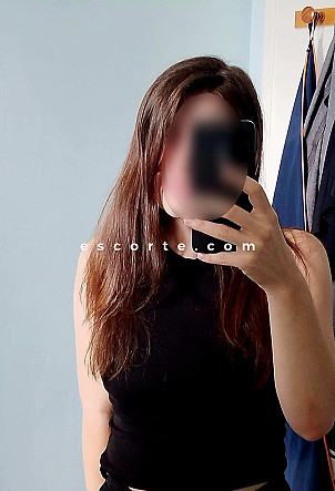 Neylia - Girl escort Lyon