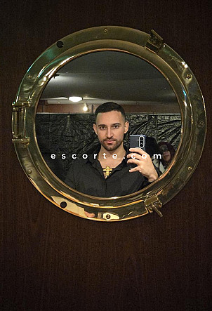 AvePolux - Males escort Paris