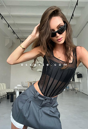 GAIA - Girl escort Paris