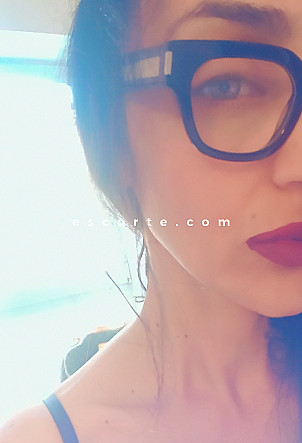 Mia - Girl escort Lyon