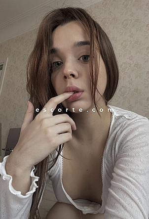 ELLIOTE - Girl escort Paris