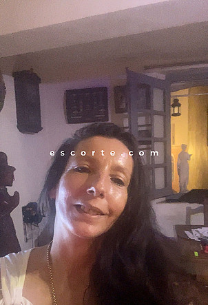 Julia3010 - Girl escort Toulon