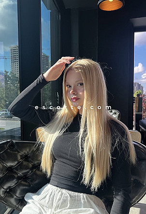 WOHGAE - Girl escort Paris