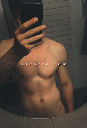 Marcott76 - Hommes escort Rouen