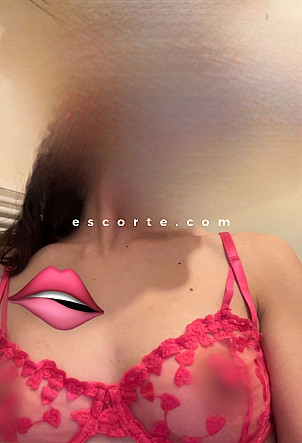 Leya - Girl escort Vannes