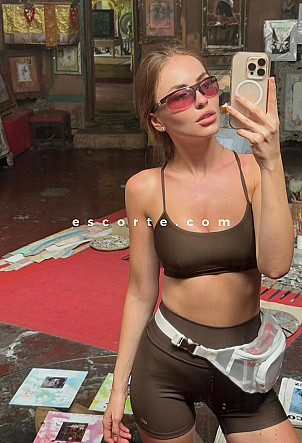 STEFANI - Girl escort Paris