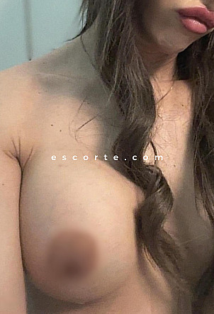 Stephanie - Girl escort Paris