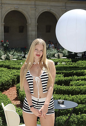 EIVAE - Girl escort Paris