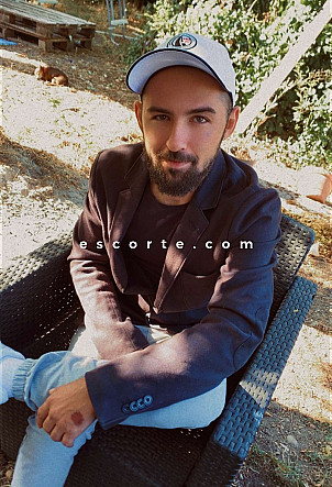 Djo - Males escort Libourne