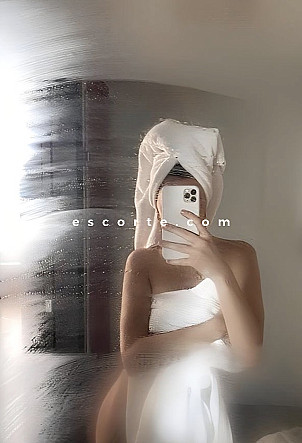 Leyaa - Girl escort Lyon