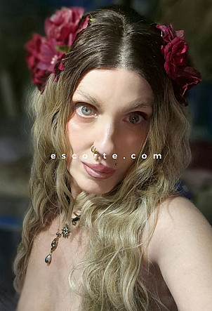 Moonling Snow - Girl escort Nice