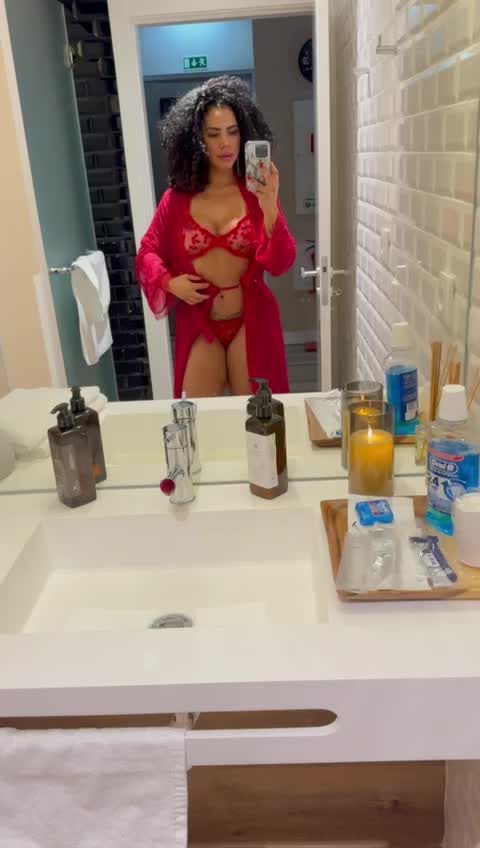 Bia Carvalho Reelles video